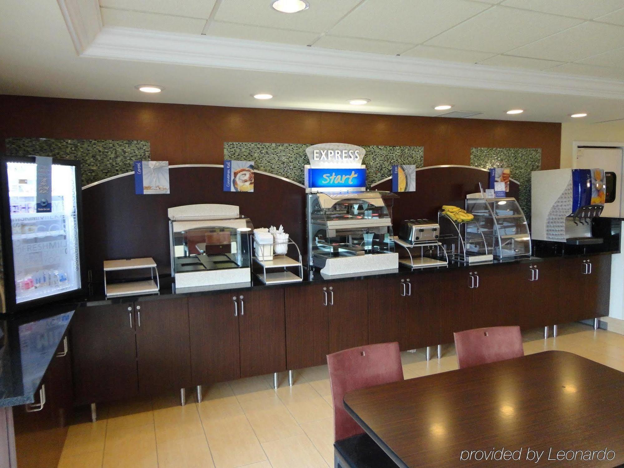 Holiday Inn Express Hotel & Suites Rogers By Ihg Buitenkant foto